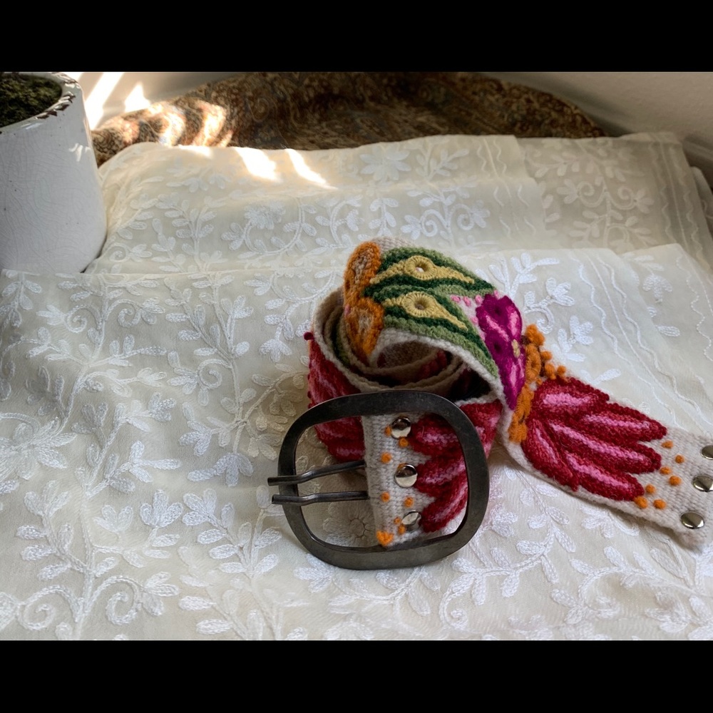 Floral embroidered belt